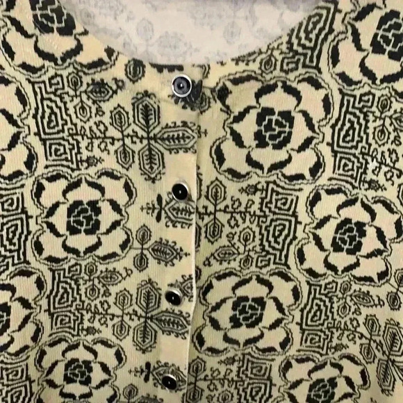 Grace  versatile, short sleeve button up sweater - Picture 5 of 8